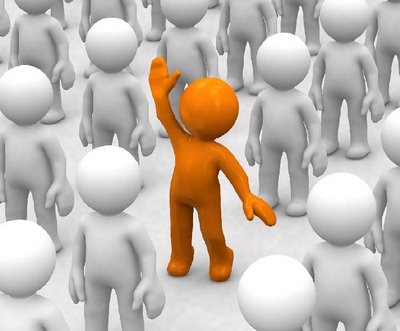 Tiene iniciativa en todo los trabajos